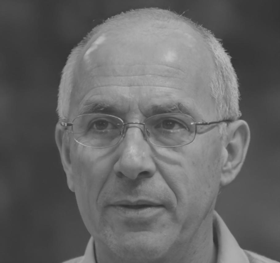 Portret consultant financiar senior